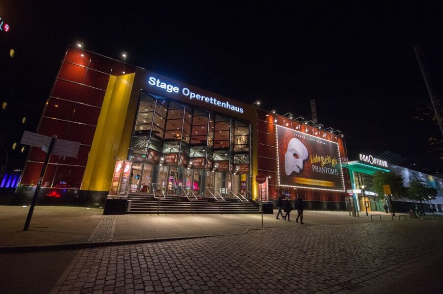 St. Pauli Nightlife Tour with Drag Queen in German - Who should book this experience