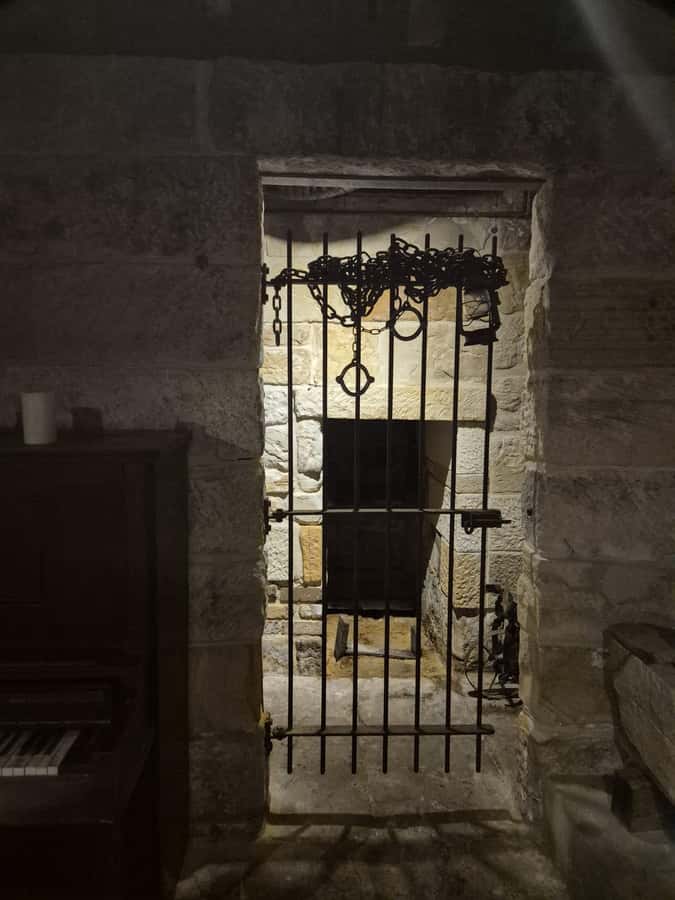 SYDNEY : Ghosts, Grog & The Rocks: Haunted Pubs &Cellar Tour - The Rocks Push and Sydney’s rough early port