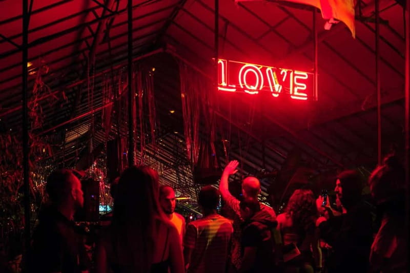 Tbilisi: Nightlife Highlights Tour with Welcome Drinks - Moving through Tbilisi’s creative and central districts