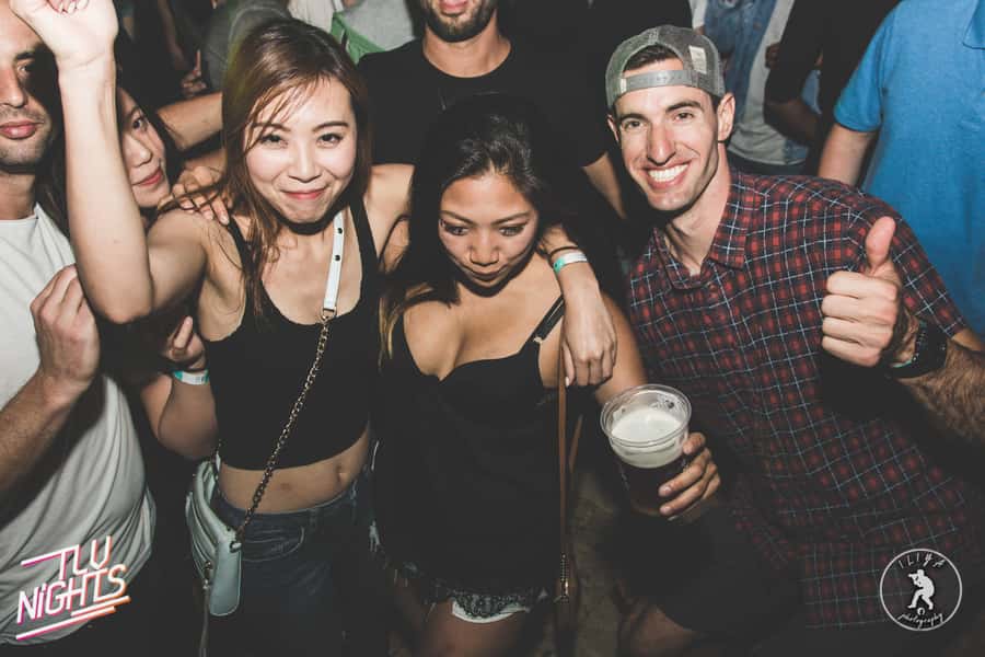 Tel Aviv: Pub Crawl with 4 Stops and Free Shots - Walking between the venues