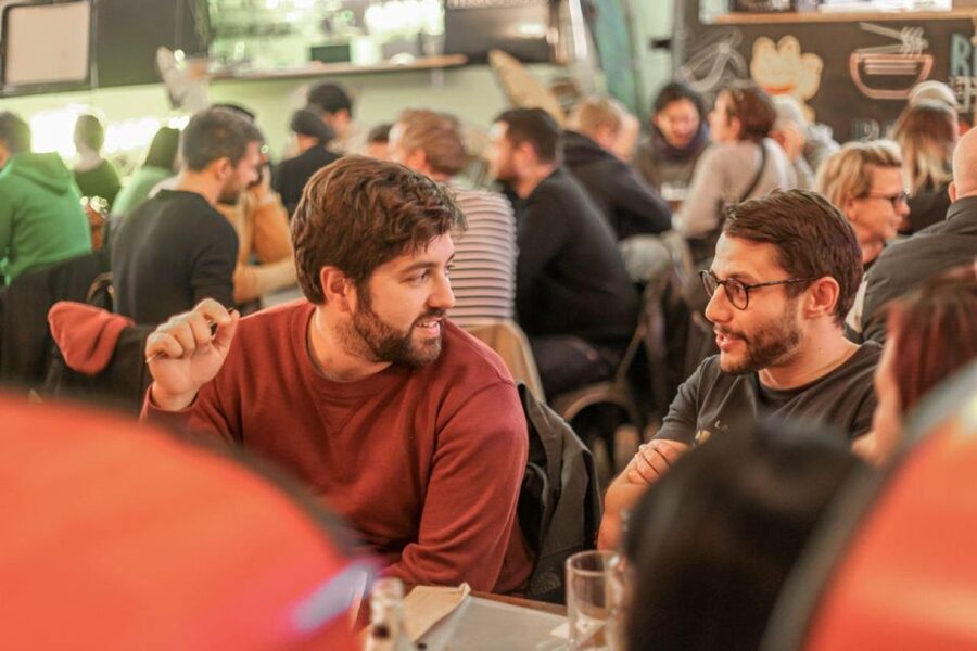 The Biggest Pub Quiz in Valencia - Street food, drinks, and the social setting