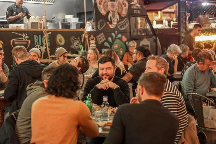 The Biggest Pub Quiz in Valencia - Timing, meeting points, and the $5 value