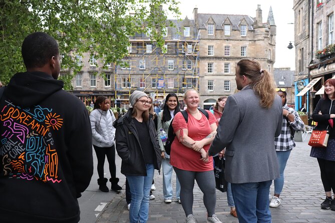 The Edinburgh Literary Pub Tour - Old Town wynds, courtyards, and literary characters
