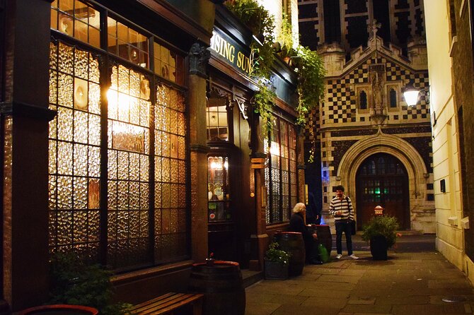 The Haunted Pubs of Old London: Small Group Tour - Why this corner of London makes a good haunted walk