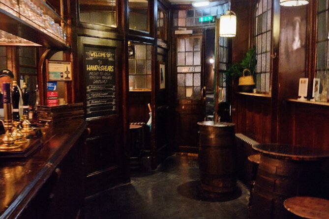 The Haunted Pubs of Old London: Small Group Tour - Smithfield Market and the city’s execution ground