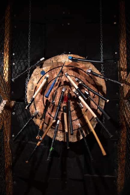 Throw axes & enjoy drinks in Cologne's first axe-throwing bar - Games, tournaments, and trick throws