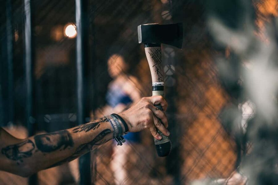 Throw axes & enjoy drinks in Cologne's first axe-throwing bar - Should you book WoodCutter Köln?