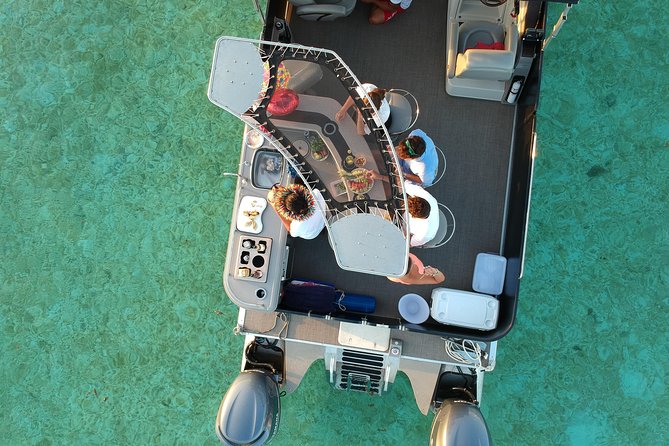 Toa Boat Bora Bora Private Lagoon Tour On Entertainer Bar Boat - The guides can shape the whole morning