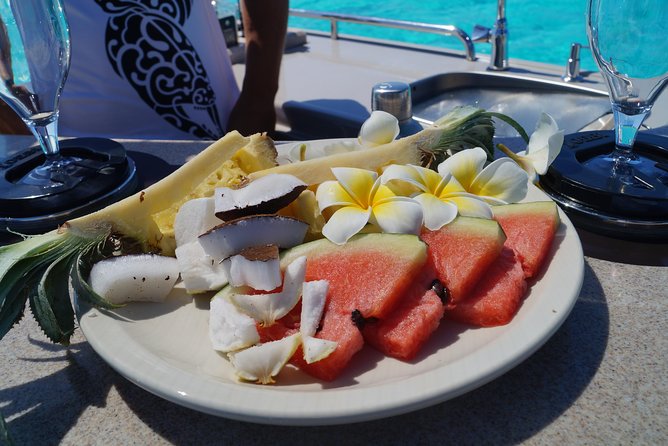 Toa Boat Bora Bora Private Lagoon tour with Lunch on Entertainer Bar Boat - A fresh barbecue in the middle of paradise
