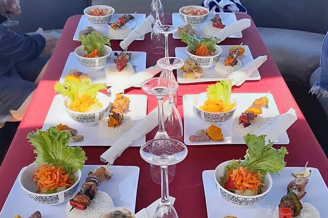 Toa Boat Bora Bora Private Lagoon tour with Lunch on Entertainer Bar Boat - What the private format changes