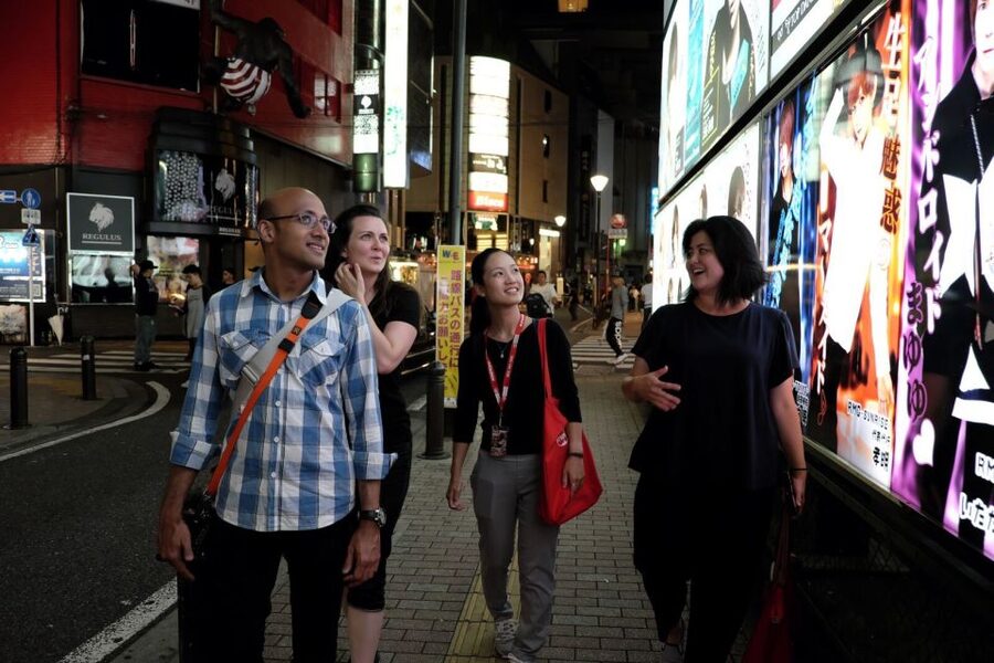 Tokyo: Enjoy Tokyo's Nightlife in Shinjuku - Starting beneath Hanazono Shrine’s red Torii