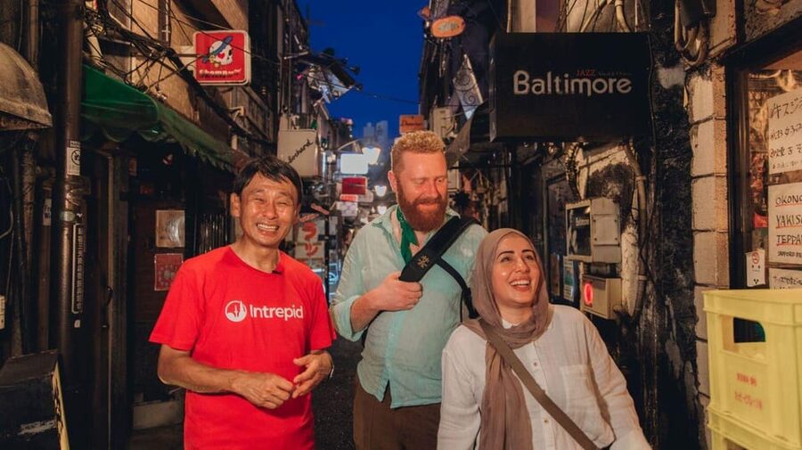 Tokyo: Enjoy Tokyo's Nightlife in Shinjuku - Golden Gai, where the bars fit into the alleys