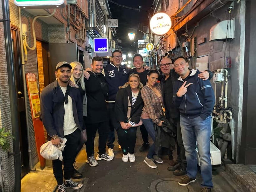 Tokyo: Shinjuku Bar and Izakaya Hopping Tour - Group size, walking, and the pace of the night