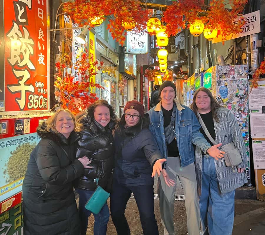 Tokyo Shinjuku Bar Hopping Tour–Hidden Izakaya & Local Guide - The guide and the small-group advantage