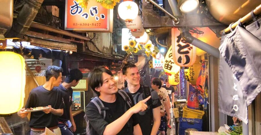 Tokyo: Shinjuku Bar Hopping with All-You-Can-Drink & Dinner - Meeting near Shinjuku Station and getting oriented