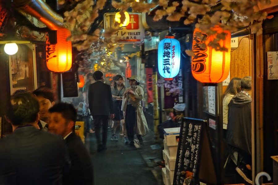 Tokyo: Shinjuku Bar Hopping with All-You-Can-Drink & Dinner - Kabukicho: a reserved seat in Tokyo’s nightlife center