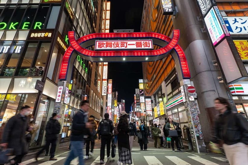 Tokyo: Shinjuku Golden Gai Bar Hopping Night Tour - Two bars in Golden Gai
