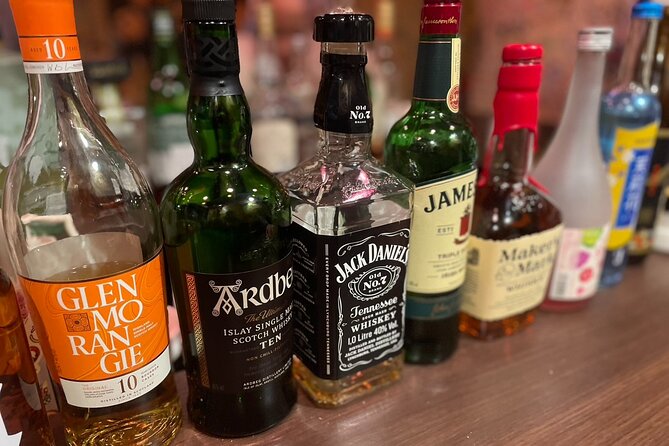 Tokyo: Shinjuku Golden Gai Bar Hopping that only locals know - Bar One: Getting Comfortable With Hashigo-Zake