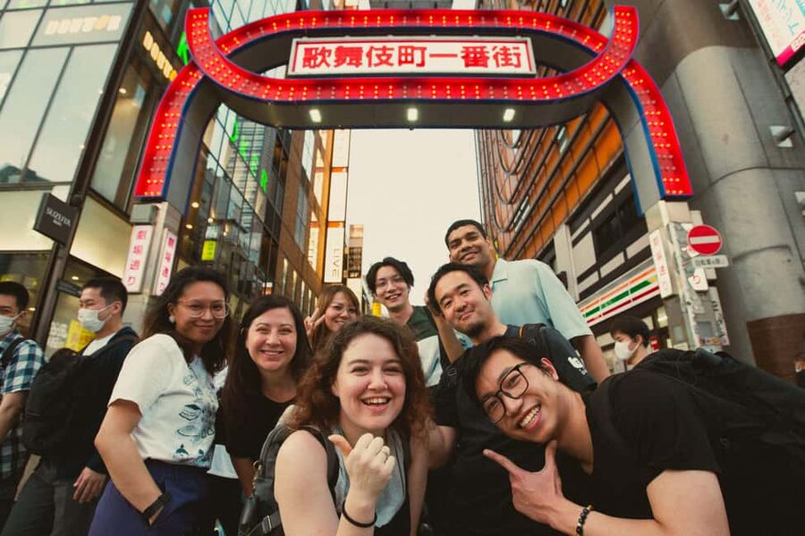Tokyo: Shinjuku Izakaya and Golden Gai Bar Hopping Tour (2h) - The Guides Make the Difference