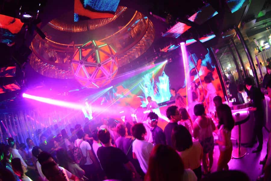 Tokyo:Shinjuku Ni-chome LGBTQ+ Bar Hopping Tour with Guide - Why Ni-chome is easier with a local guide