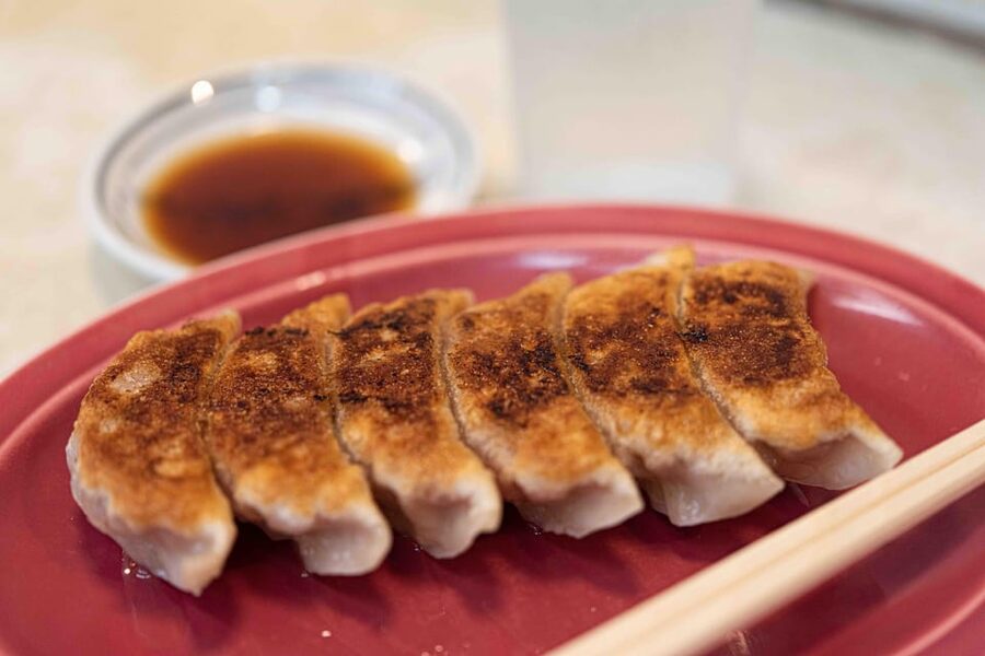 Tokyo: The Best of Izakaya in Shinjuku Food & Cultural Tour - What makes the guides important