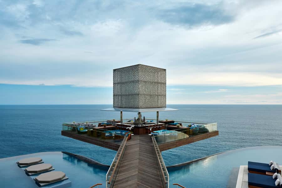 Uluwatu: Beach Club and Cliffside Private Bar Hopping Tour - Should you book it?