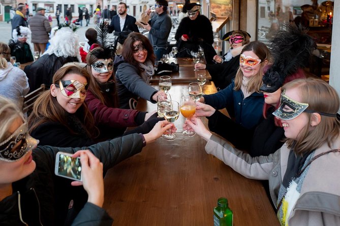 Venice: Venetian Style Carnival Pub Crawl - The second stop and the cold-weather problem