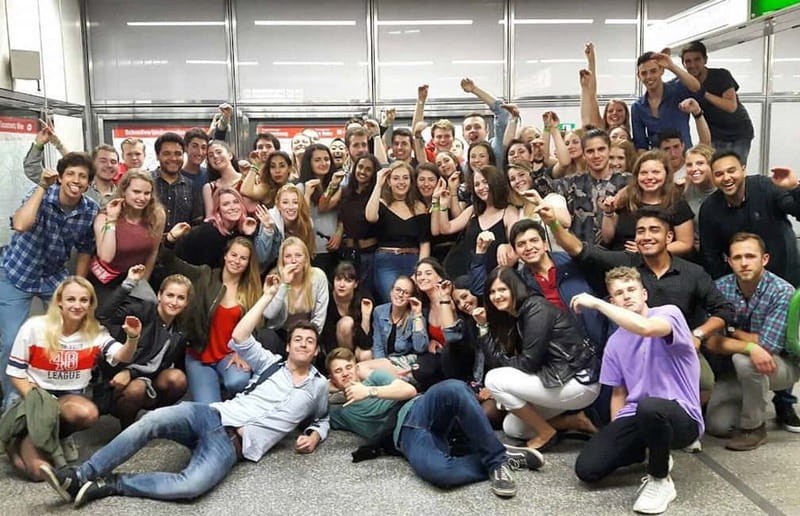Vienna: Guided Pub Crawl with Club Entry - Pickwick’s and the first round of games