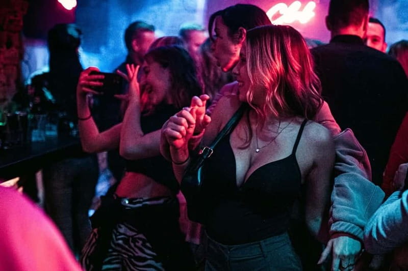 Vienna: Guided Pub Crawl with Club Entry - Kaktus Club and the shift toward dancing