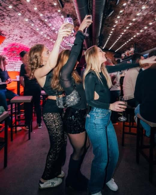 Vienna: Guided Pub Crawl with Club Entry - Ra’mien Bar and the final club entry