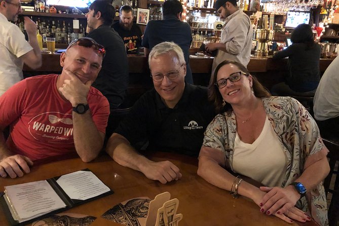 Walking Tour: Historic Chicago Pubs in River North and the Loop - Brehon Pub and a sharper side of Chicago