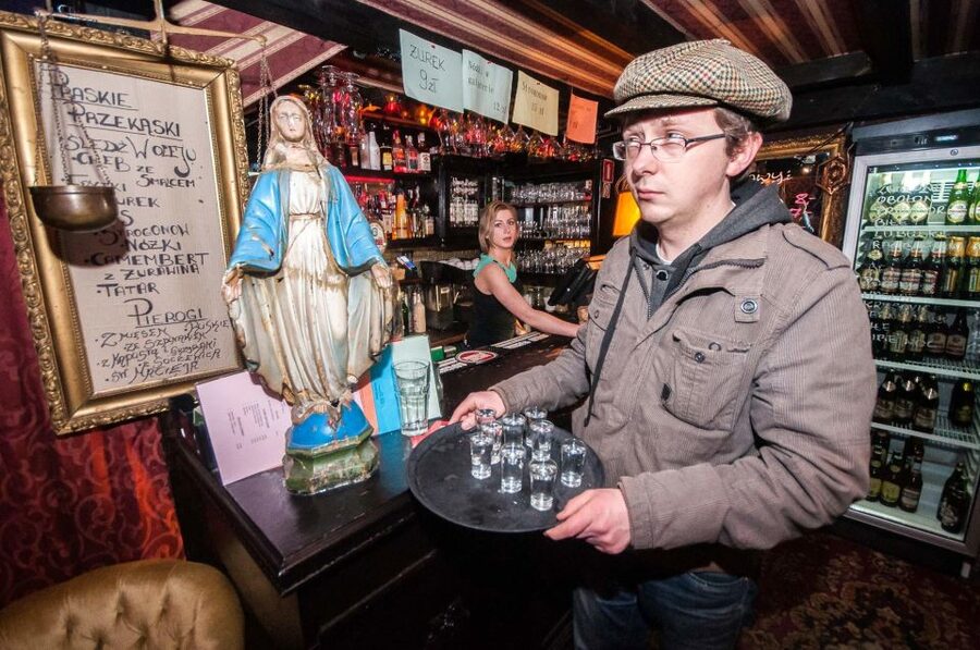 Warsaw: Evening History and Pubs Tour by Retro Minibus - Why this Warsaw night tour feels different