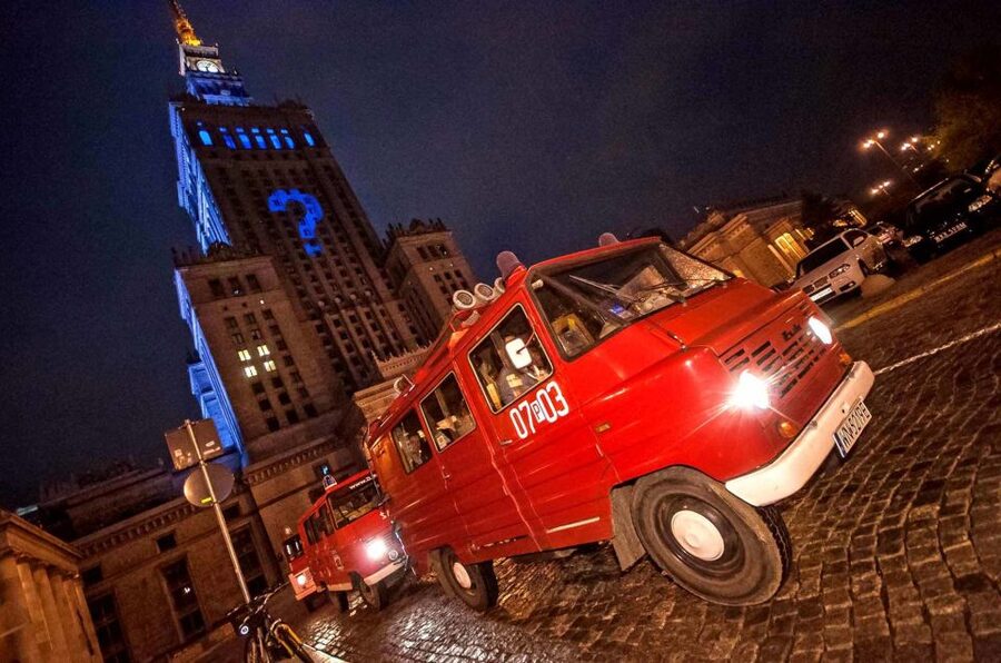 Warsaw: Evening History and Pubs Tour by Retro Minibus - The final drink by the Vistula or in central Warsaw