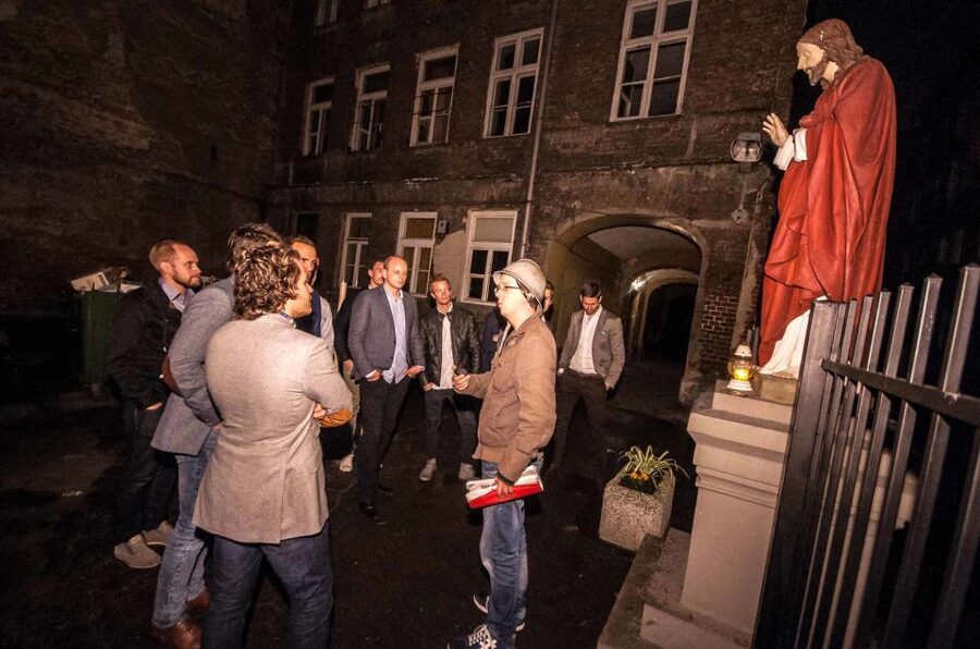 Warsaw: Evening History and Pubs Tour by Retro Minibus - Starting at Grzybowski Square