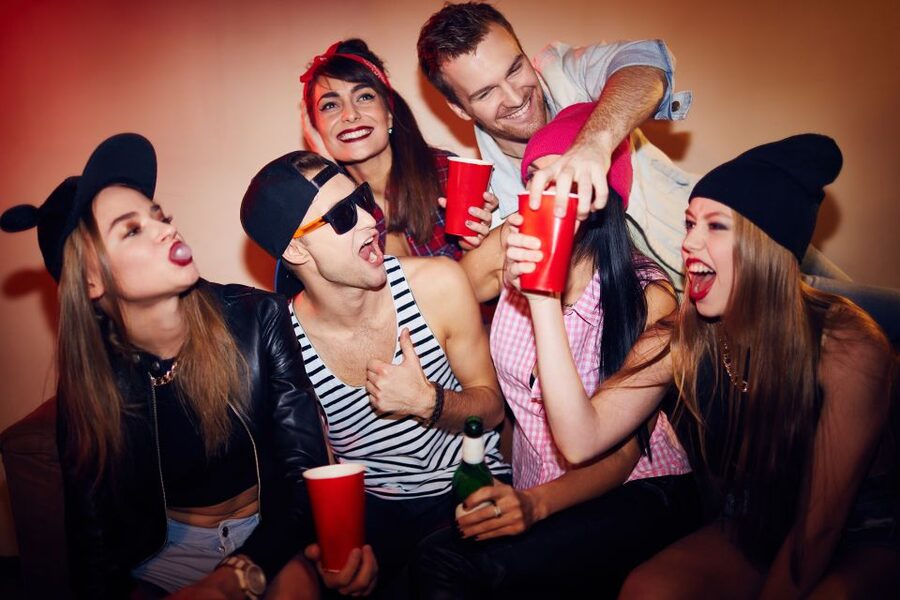 Warsaw: The Original Pub Crawl - Dress rules and practical planning