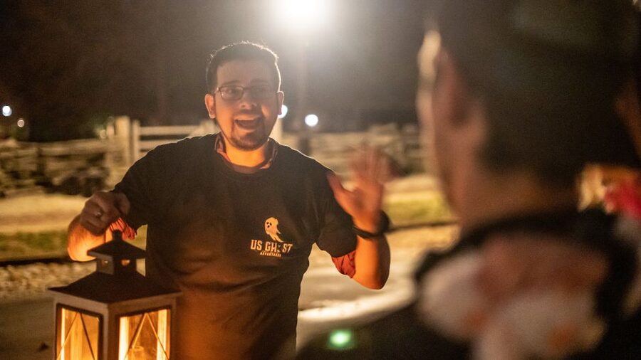 Washington DC: Ghosts Boos and Booze Haunted Pub Crawl - Who will enjoy this most