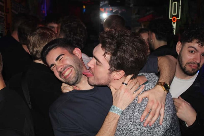 Wild Night Pub Crawl: Free Shots, Games & VIP Club Entry! - The rotating Madrid club schedule