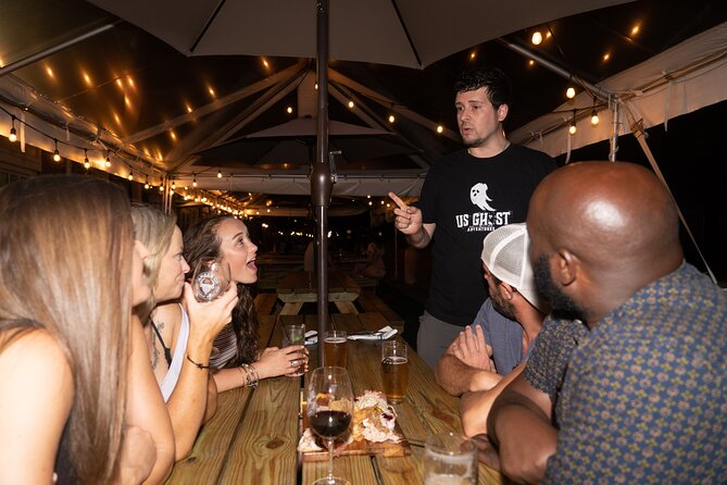 Williamsburg Ghosts and Brews Haunted Pub Crawls - DoG Street Pub and the old-town atmosphere