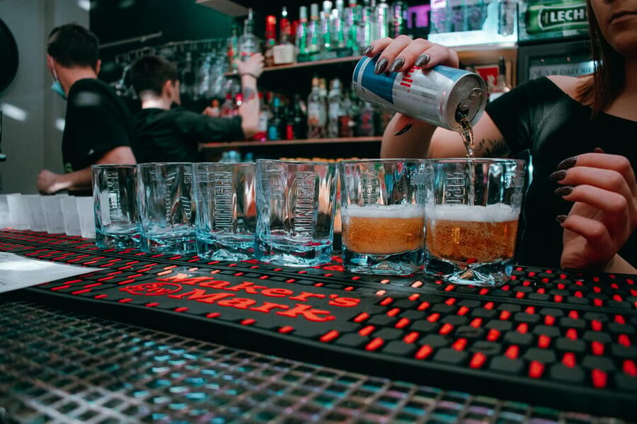 Wroclaw: Pub Crawl with Unlimited Drinks and VIP Club Entry - Key points at a glance
