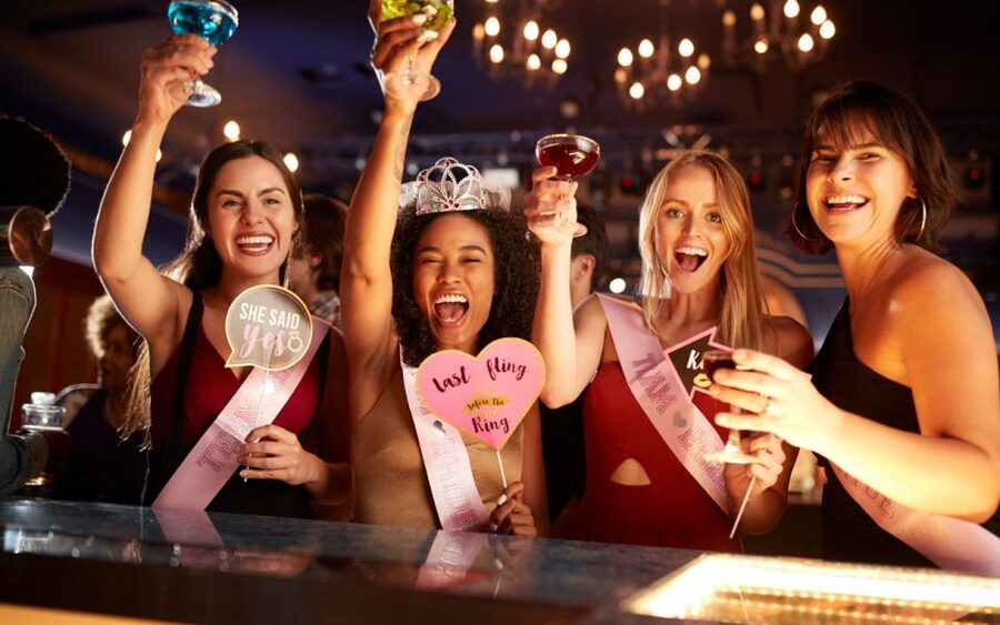 Würzburg: Bar & Club Tour with free Shots & VIP entry - Welcome drinks at each stop