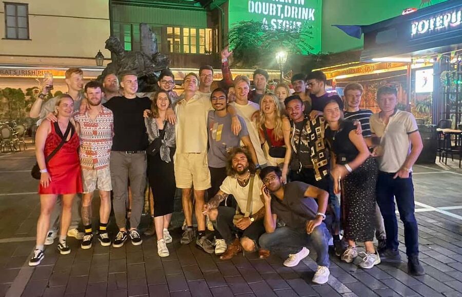 Zagreb: Pub Crawl, 1-Hour of Unlimited Drinks, & Club Entry - The people who lead the night matter