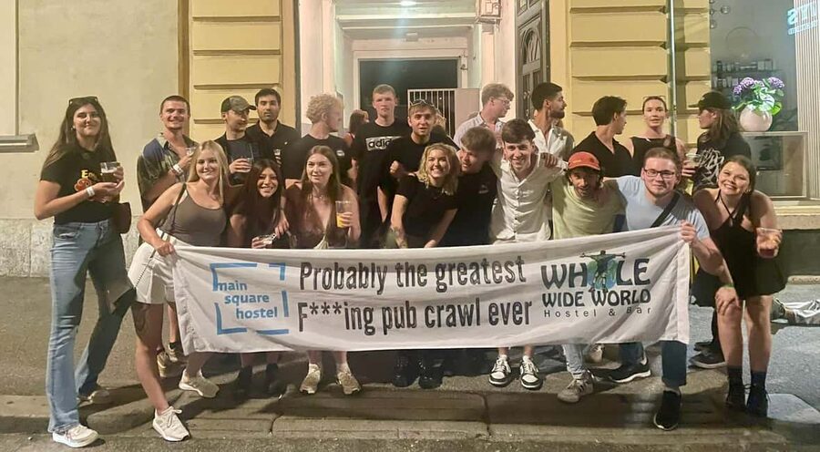 Zagreb: Pub Crawl, 1-Hour of Unlimited Drinks, & Club Entry - Timing, transport, and practical preparation